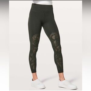 Lululemon Reveal Tight Lattice Paisley 28” in Evergreen Size 4